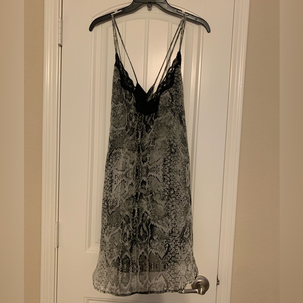 ASTR x Nordstrom V-Neck Black/White Snake Skin Print Mini Slip Dress Large NWOT